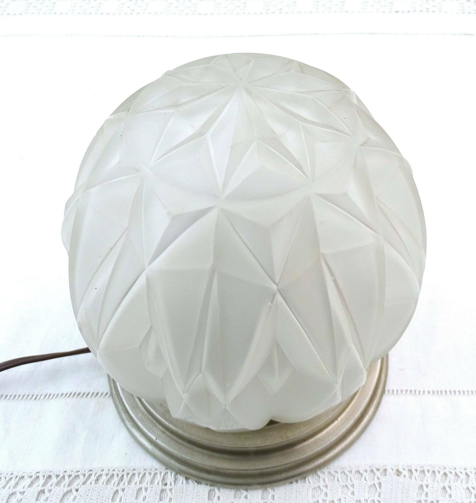 Vintage French 1930s Globe Art Deco Table Lamp By A. Hunebelle & R. Cognéville Of Frosted Glass With Geometric Pattern Chrome Metal Base photo vinterior
