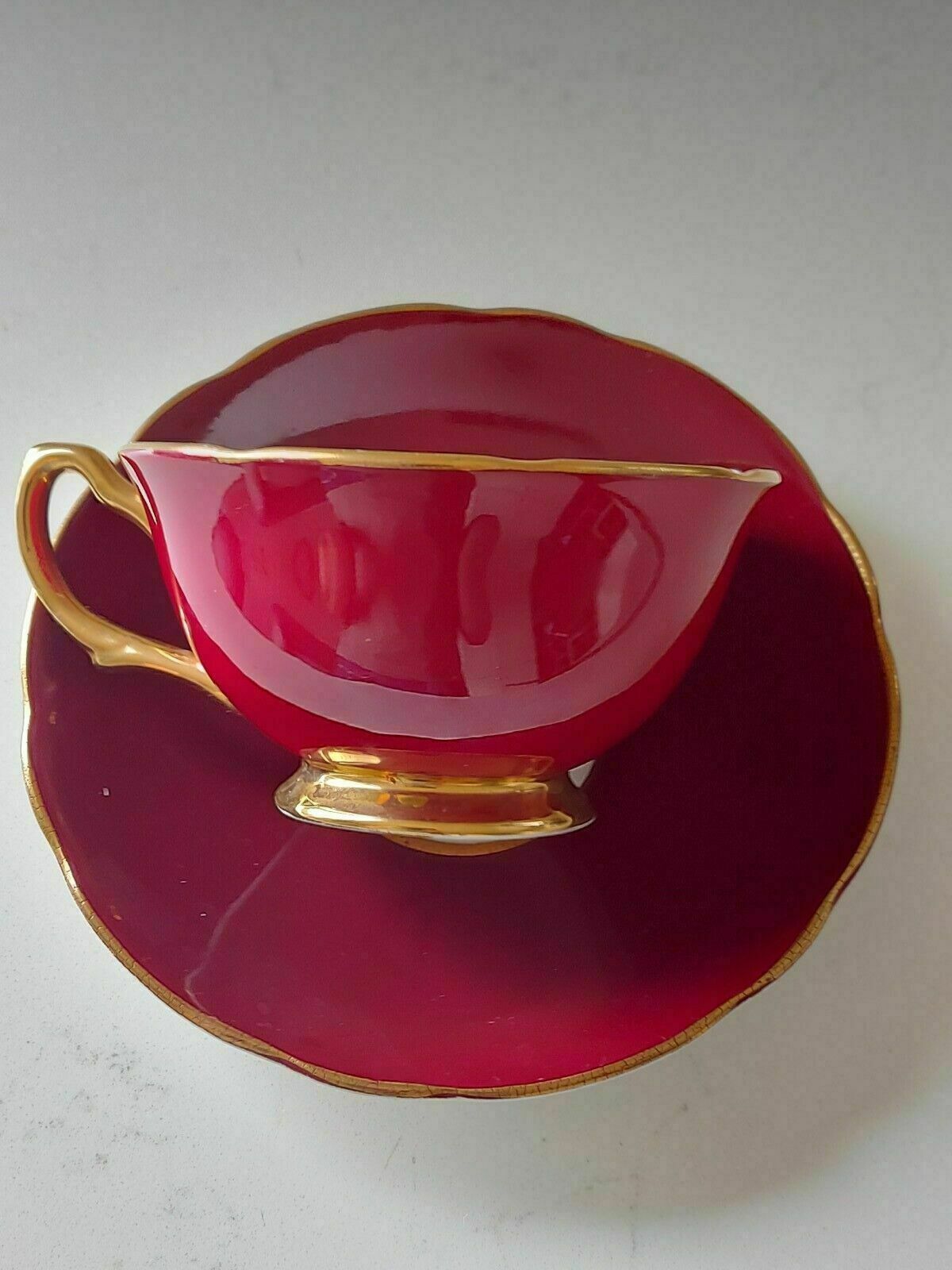 photo vintage Argyle Cup & Saucer Burgundy Floral Fine Bone China Vintage Made In England