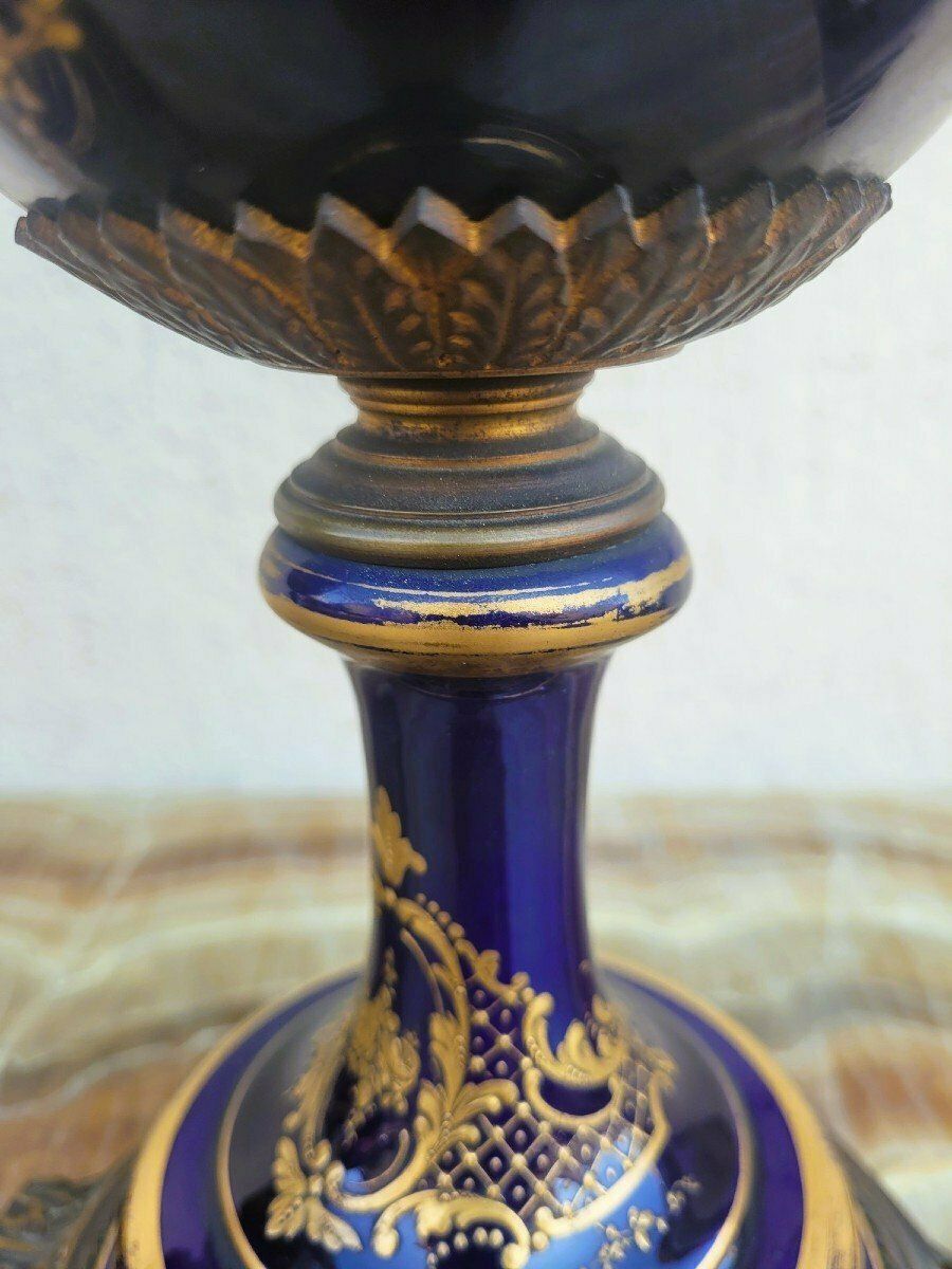 1850.0 In The Style Of Sèvres, Pair Of Covered Porcelain Vases, 19th Century photo