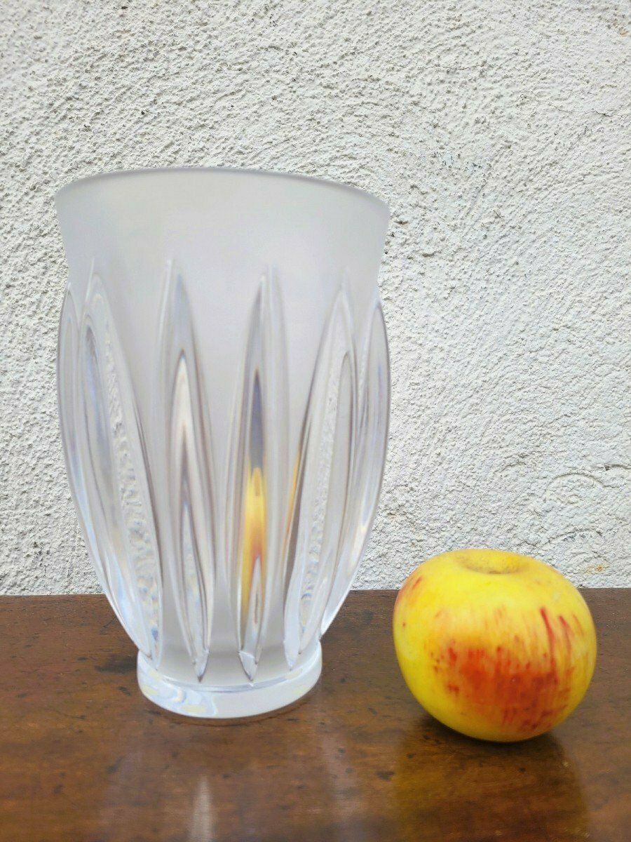 Lalique France, Courchevel Vase, 20th Century photo furniture