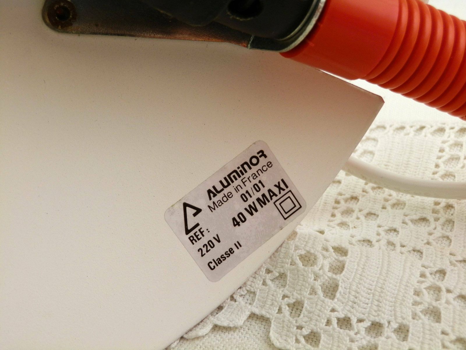 French Vintage 1980s Red Articulated Desk Tidy Lamp With Note Pad By Alumionor, Retro Office Lighting From France, Flea Market Light photo vintage