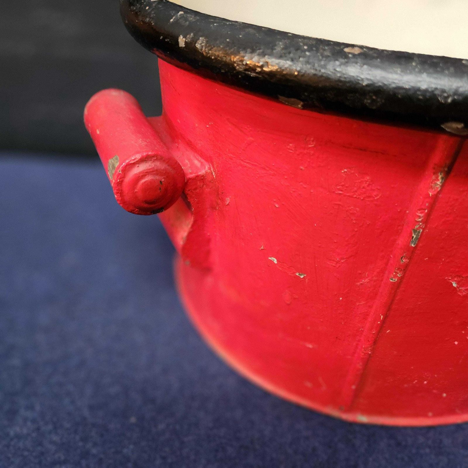 photo furniture Late 18th Century Georgian Painted Tin Foot Bath