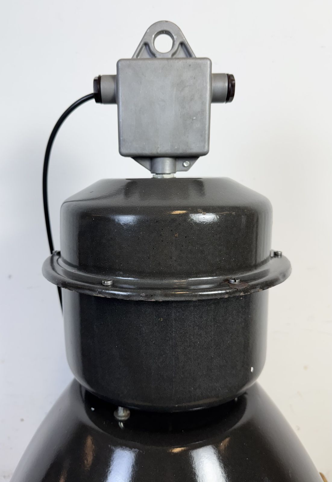 photo vintage Large Black Enamel Industrial Lamp With Clear Glass Cover From Elektrosvit, 1960s, 20x