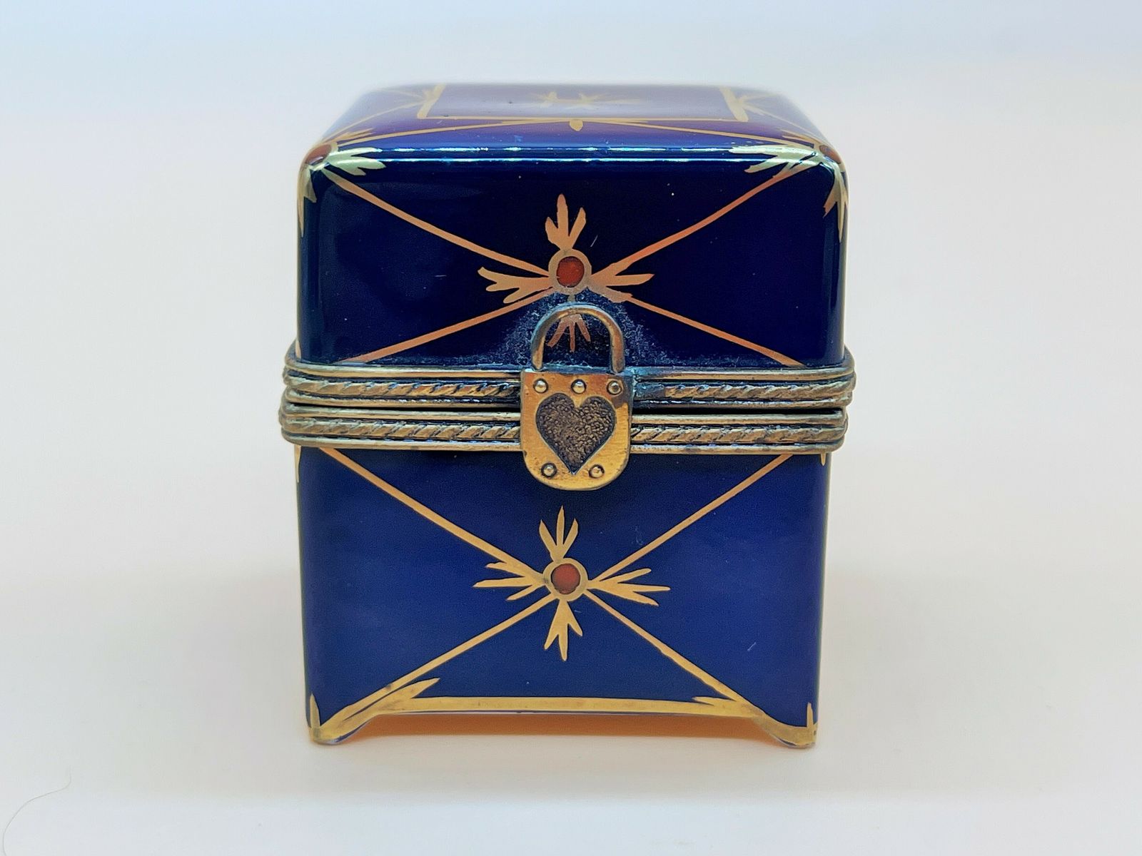Peint Main Limoges Porcelain Cobalt Trinket Box With 4 Internal Glass Perfume Bottles. photo for sale