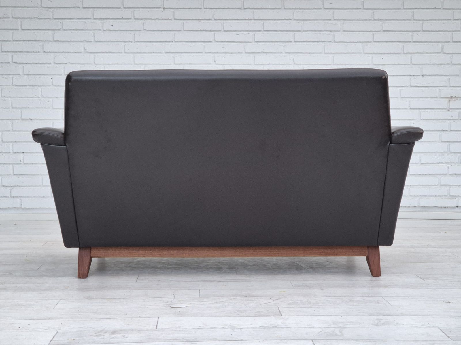 1970s, Danish 2 Seater Sofa, Original Condition, Furniture Leather, Solid Teak Wood. photo vinterior