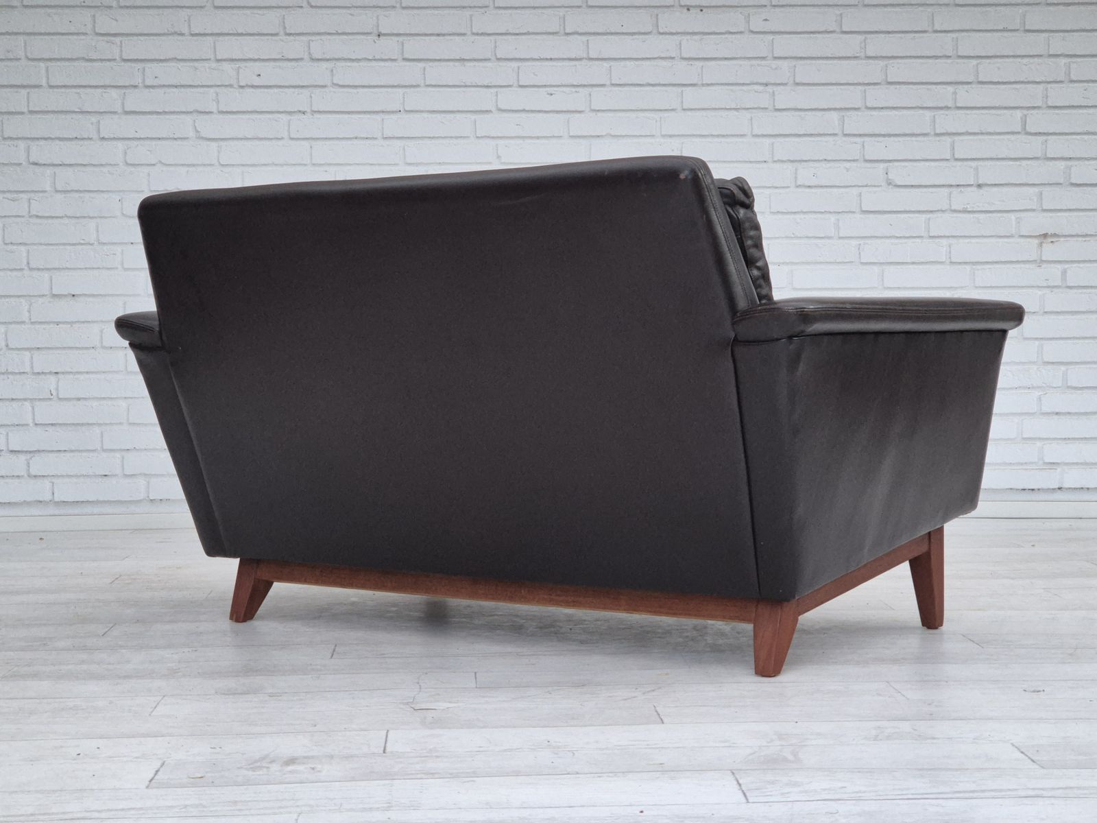 1970s, Danish 2 Seater Sofa, Original Condition, Furniture Leather, Solid Teak Wood. photo vintage