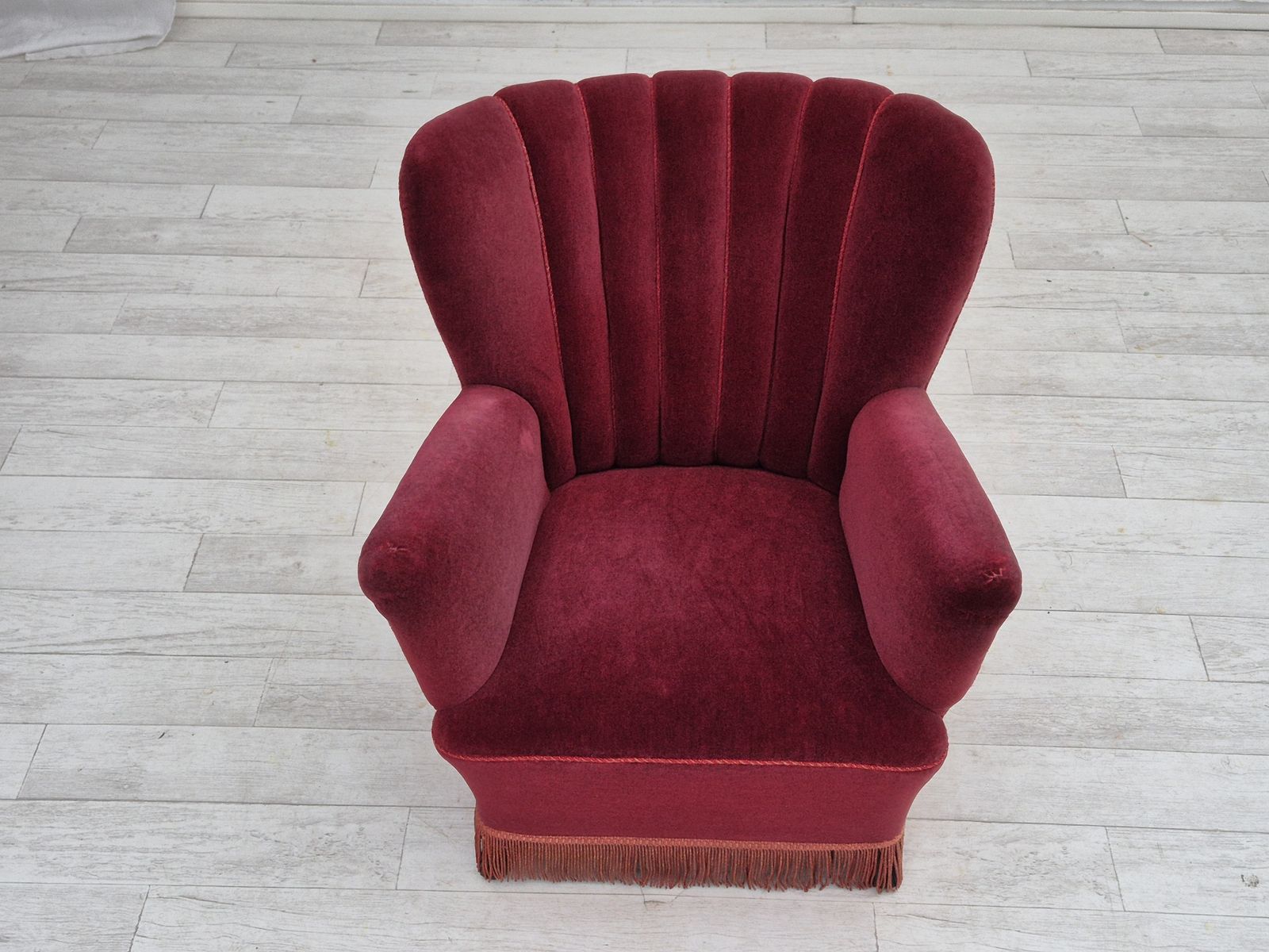 Ca. Jaren 1960, Deense Fauteuil, Ongerestaureerde Staat, Kersrood Meubelvelours. photo furniture