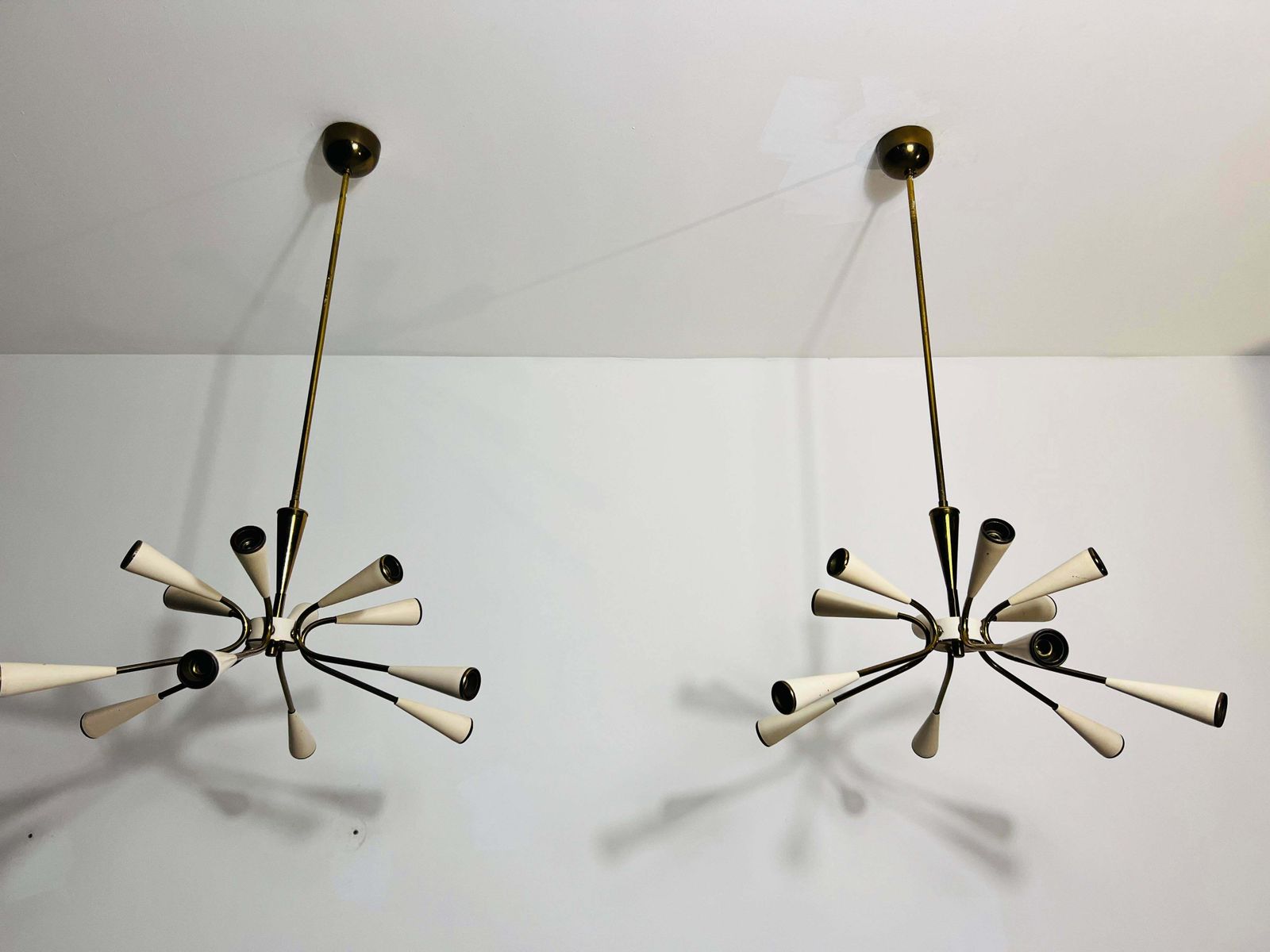 1 Of 2 Mid Century Brass 12 Arm Sputnik Chandelier, 1950s, Italy photo vinterior