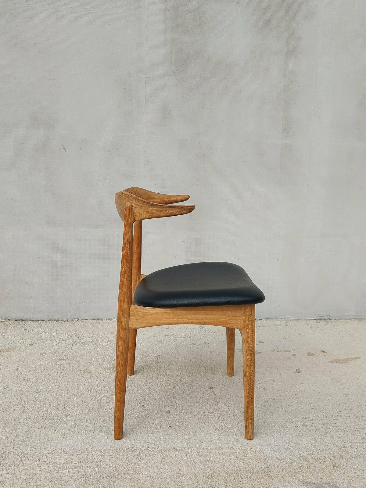 Cow Horn Chair / Cow Horn / Designer Chair / Danish Furniture Design / Danish / Solid Oak / Black Prescott Leather / Knud Færch / 1969's photo Furniture