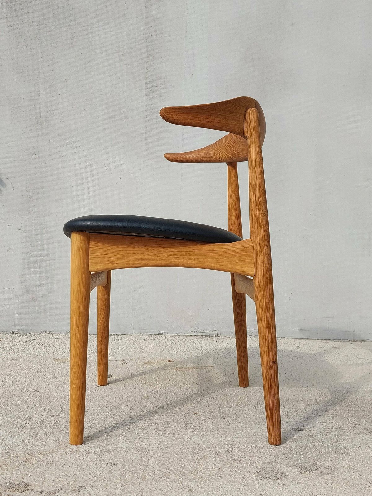 Cow Horn Chair / Cow Horn / Designer Chair / Danish Furniture Design / Danish / Solid Oak / Black Prescott Leather / Knud Færch / 1969's photo furniture