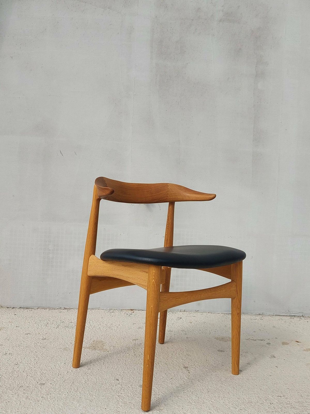 Cow Horn Chair / Cow Horn / Designer Chair / Danish Furniture Design / Danish / Solid Oak / Black Prescott Leather / Knud Færch / 1969's photo vintage