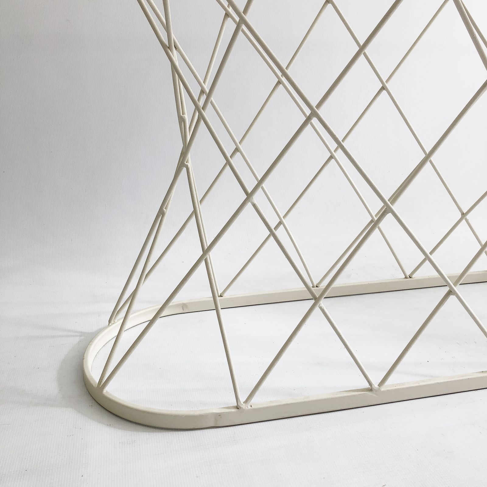 photo furniture White Twisted Console 1980s Isamu Noguchi Style USA Mid Century Oval