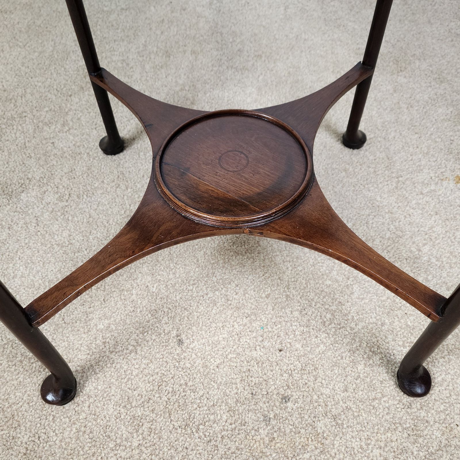 Furniture Georgian Mahogany Washstand With Pierced Frieze photo
