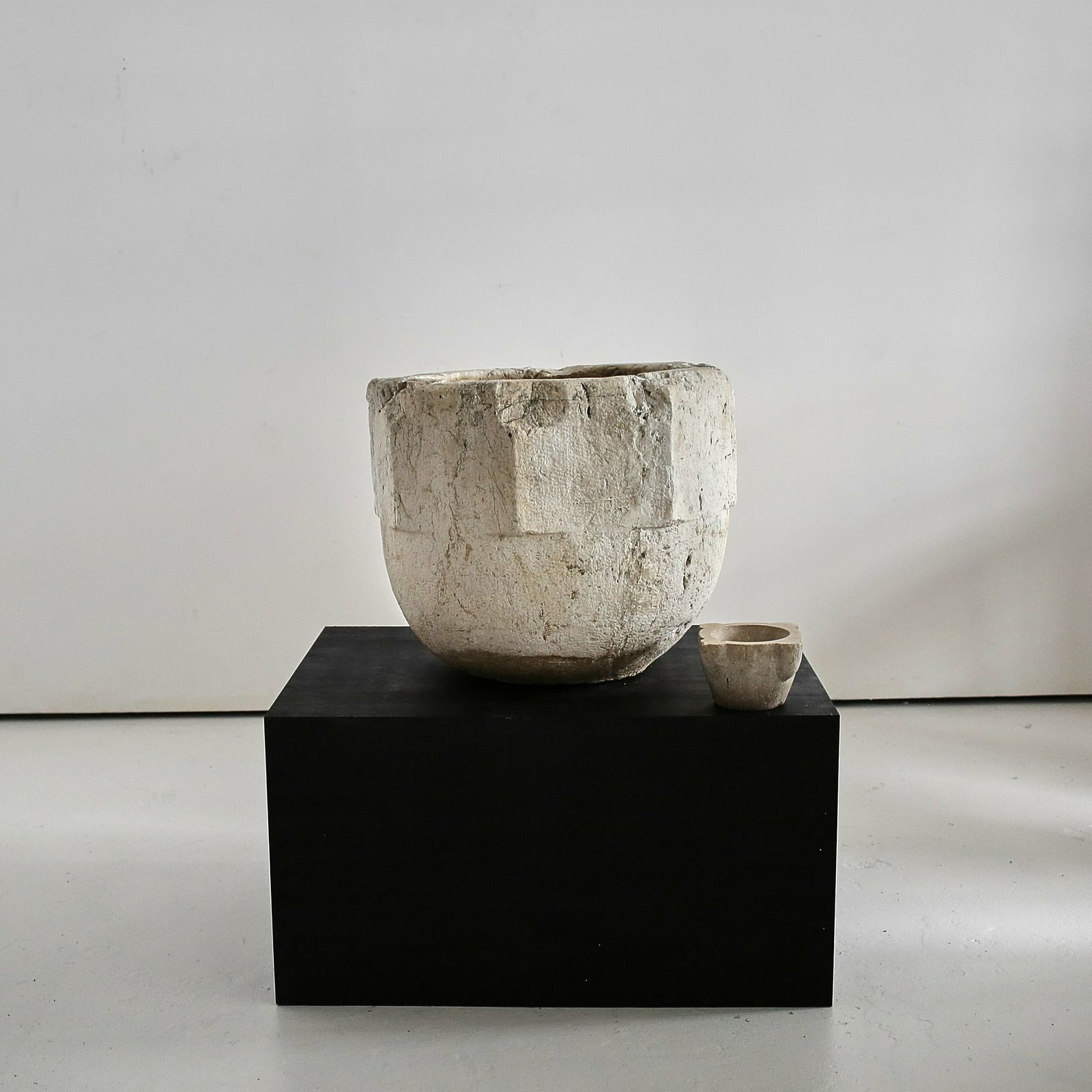 Monumental 17th C. Venetian Carved Stone Mortar photo furniture