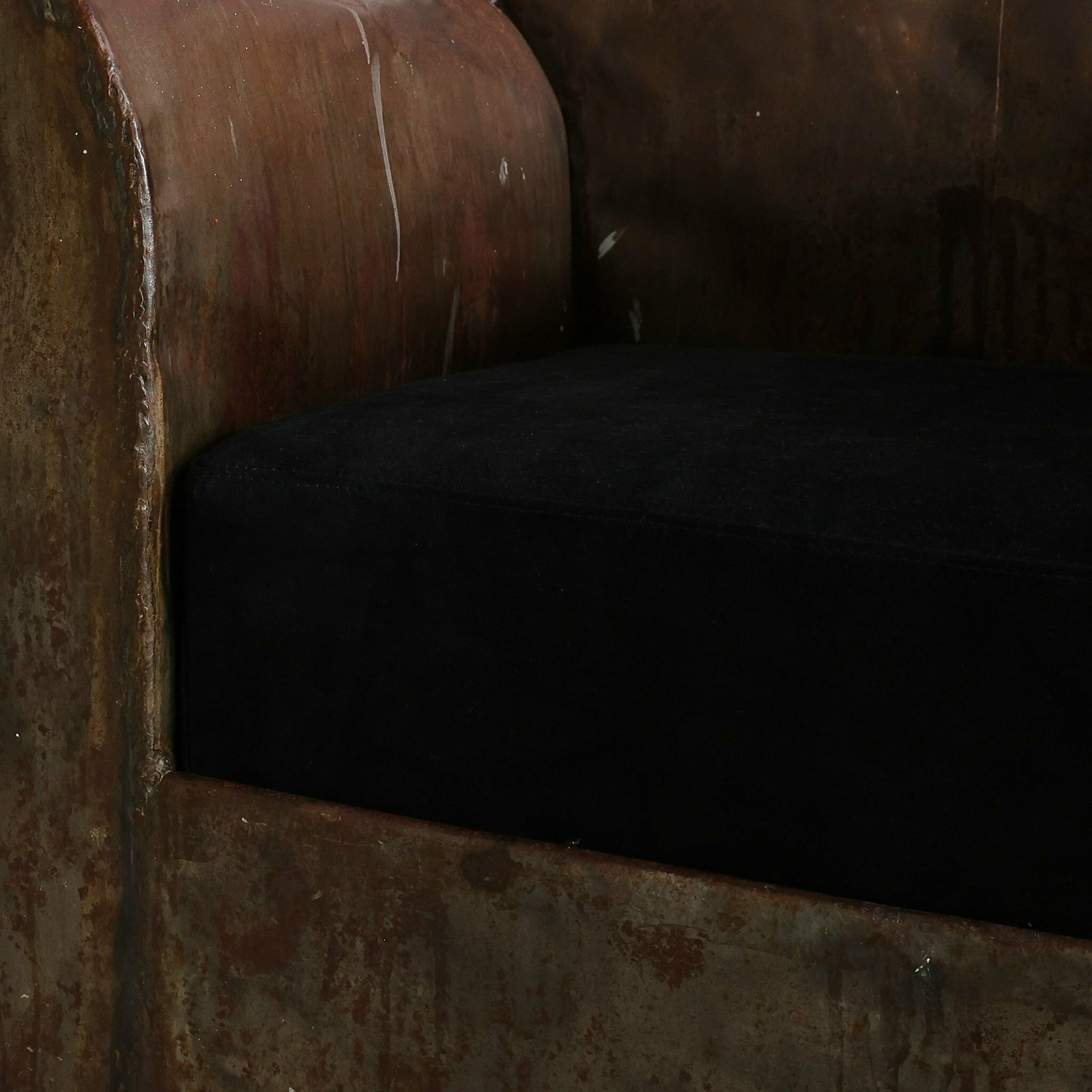photo vinterior Sculptural 1970s Oversized Metal Club Chair