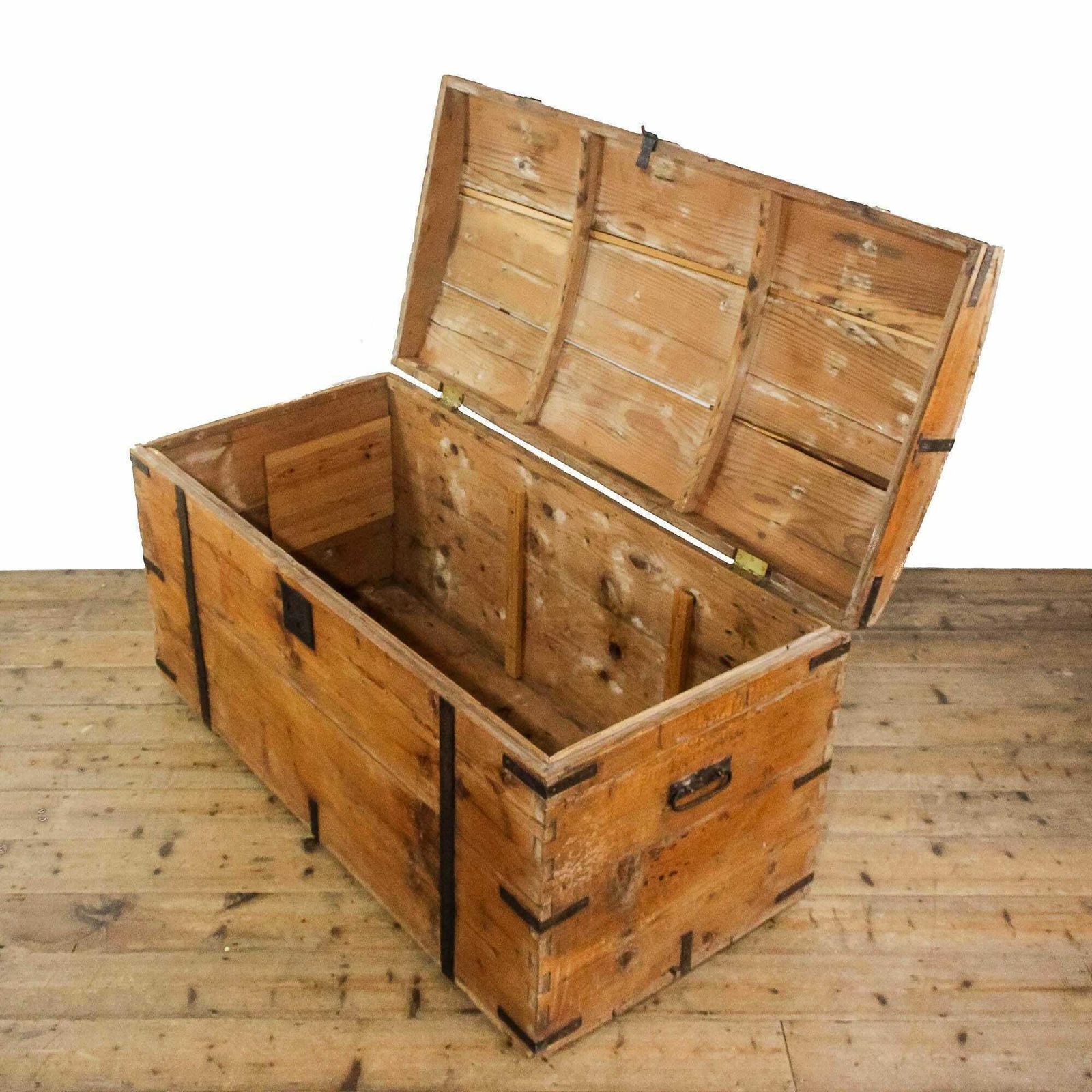 Large Antique 19th Century Pine Domed Trunk | Antique Furniture | Antique Trunk | Antique Storage | Pine Trunks | Blanket Box (M 5795) photo vinterior