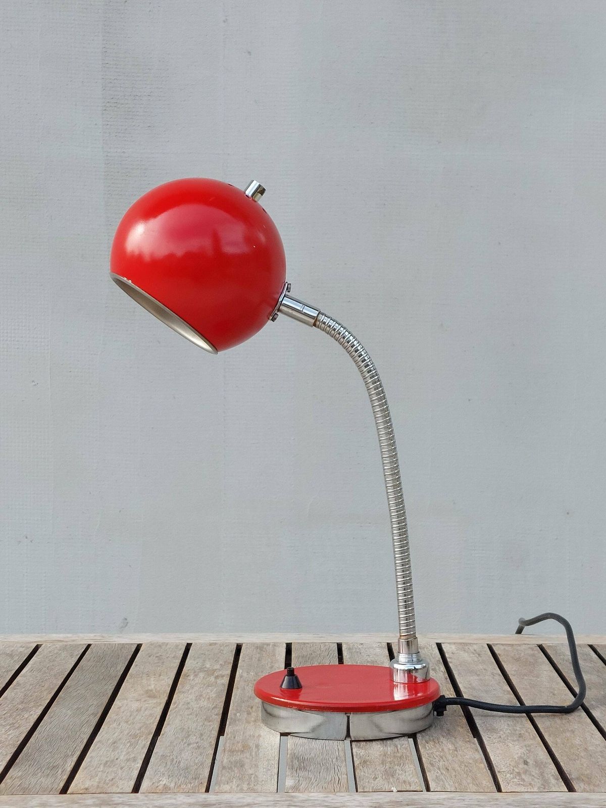 Space Age Table Lamp / Retro Eyeball Table Lamp/Pop Art Table Lamp / Red Eyeball Desk Lamp /Atomic Table Lamp /Mcm Eyeball Lamp /70's photo vintage