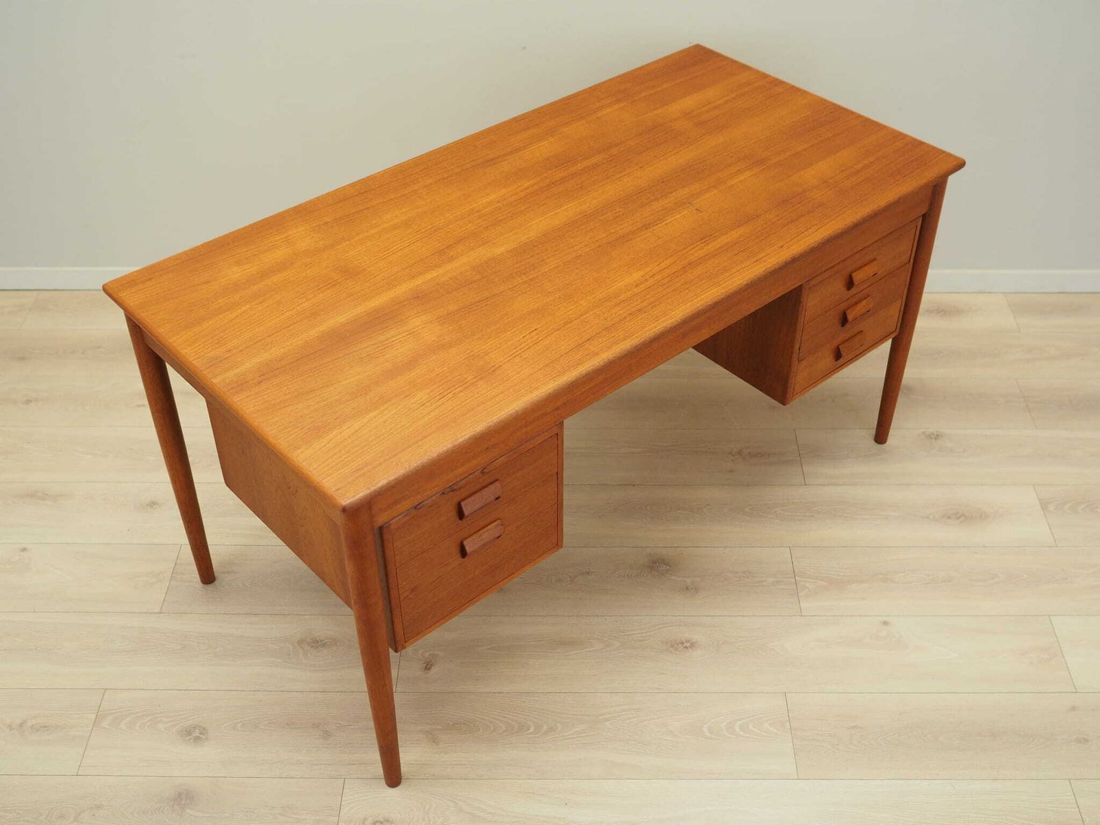 Teak Desk, Danish Design, 1960s, Designer: Børge Mogensen, Manufacturer: Søborg Møbler photo vinterior