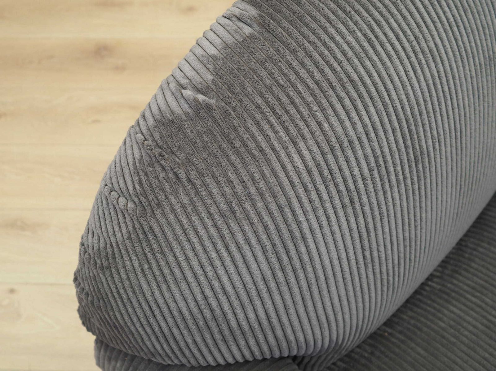 photo furniture Grijze Velours Fauteuil, Italiaans Design, Jaren 1980, Productie: Italië