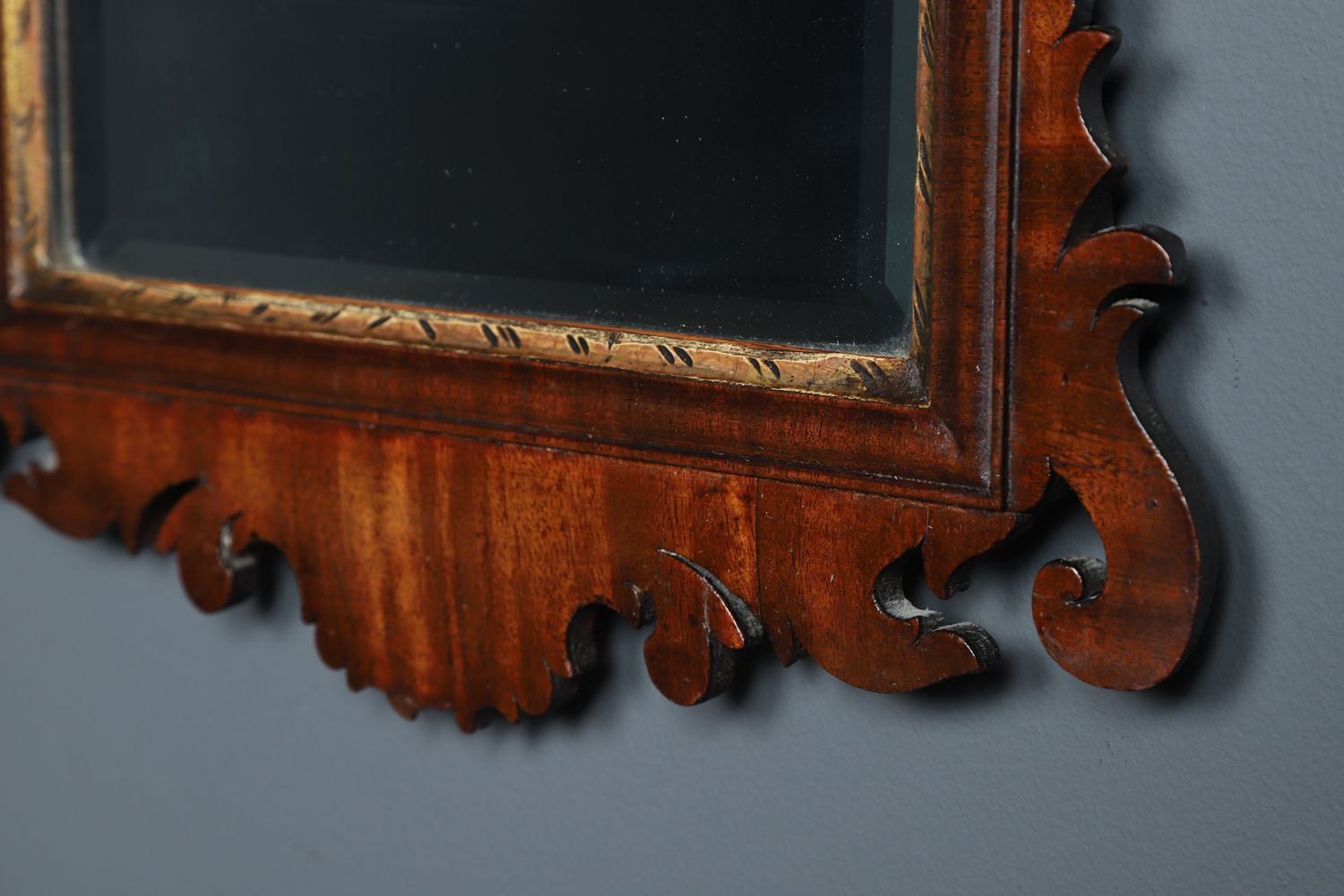 English Georgian Chippendale Style Walnut & Gilt Wall Hanging Portrait Mirror (Circa 1910) photo vintage