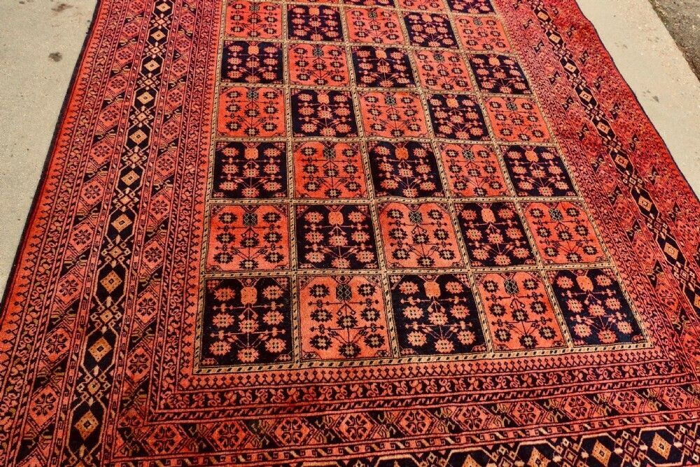 Large Vintage Traditional Pattern Wool Carpet photo 930.0