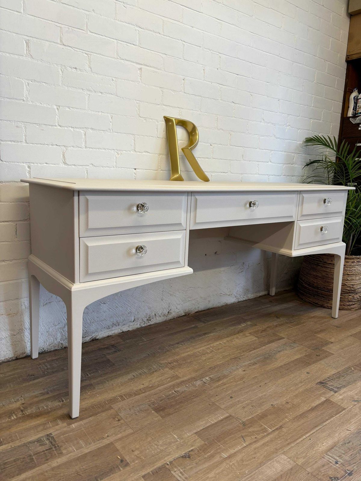 Stag Minstrel Dressing Table Painted Beige photo for sale