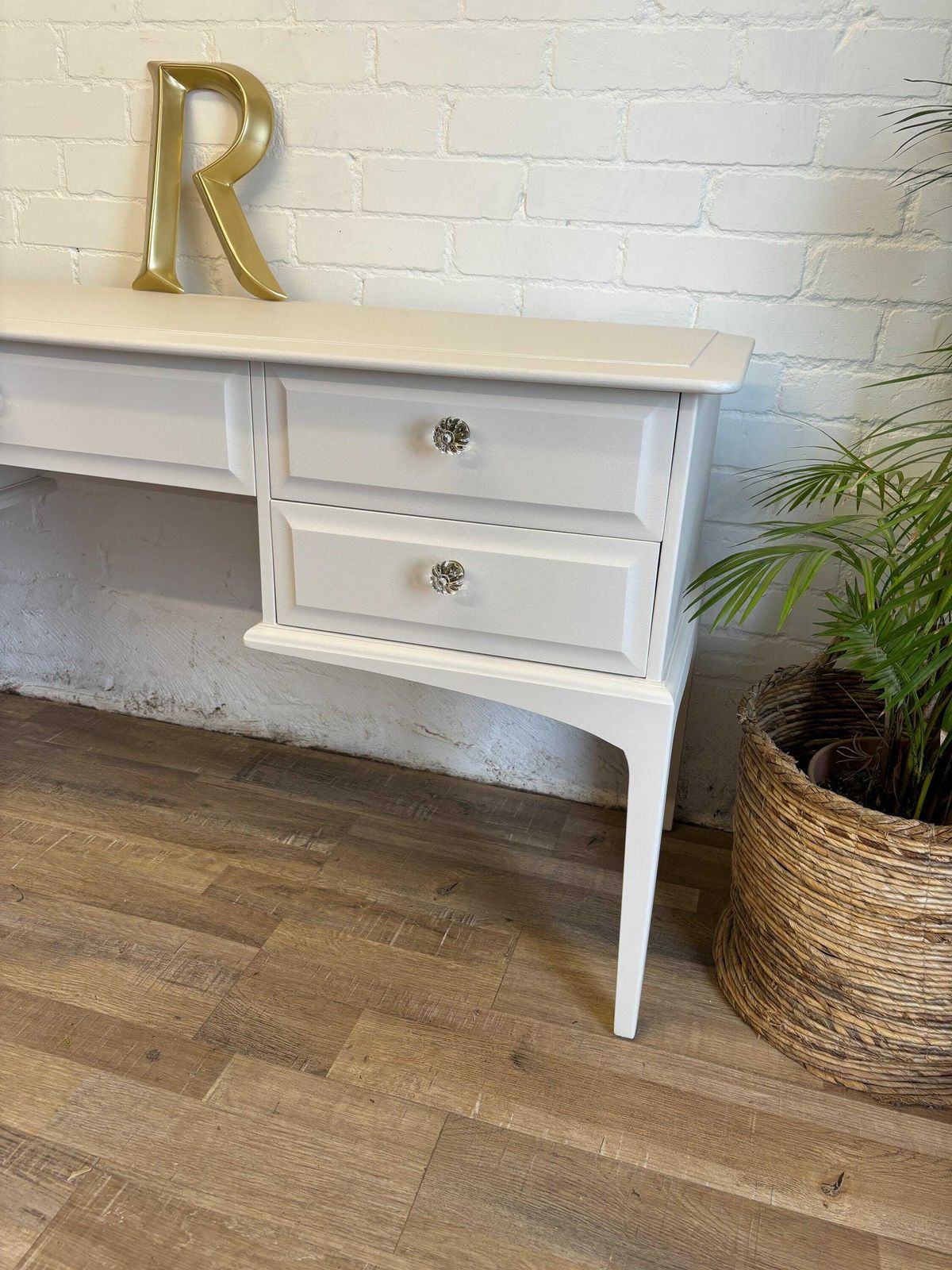Stag Minstrel Dressing Table Painted Beige photo Furniture