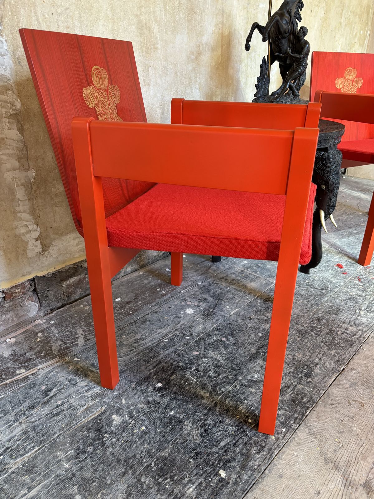 photo furniture Pair Of Prince Of Wales Investiture Chairs By Lord Snowden