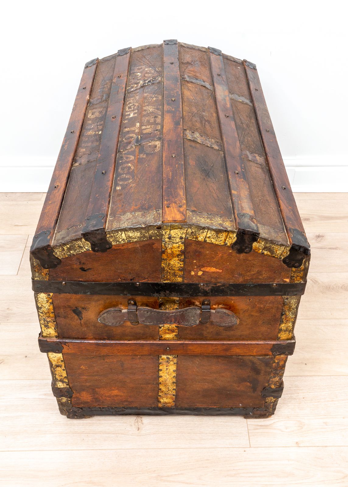 photo vinterior Victorian Leather Steamer Trunk Antiqu.E Domed Travelling Blanket Chest Travel Branded