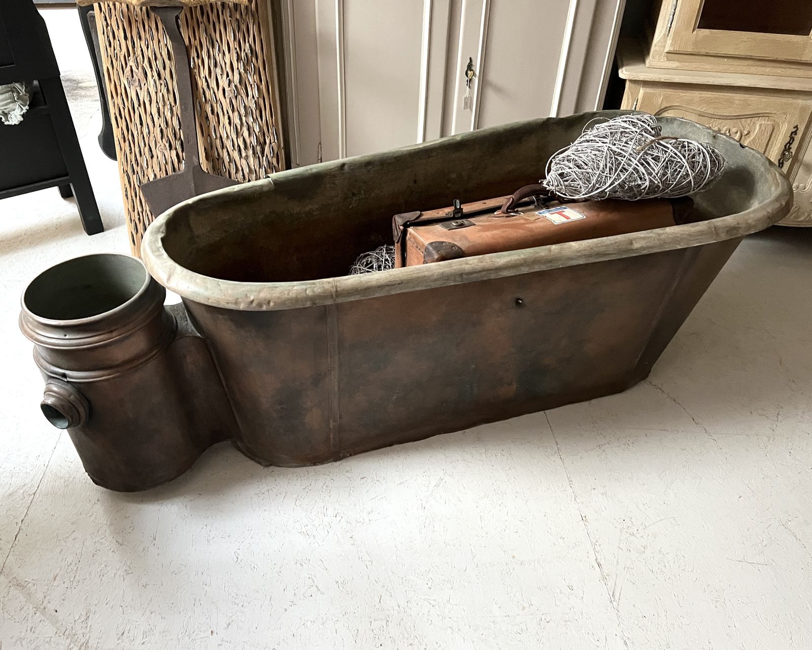 photo vinterior Antique French Bath Tub Decorative Garden Planter