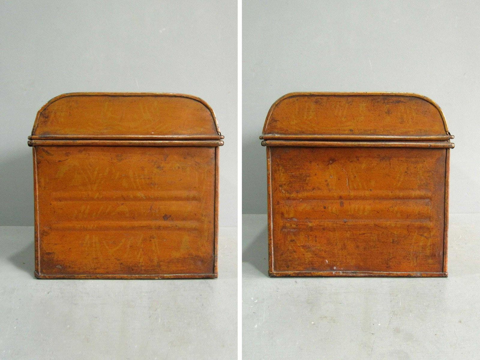 Antique Metal Trunk photo vinterior