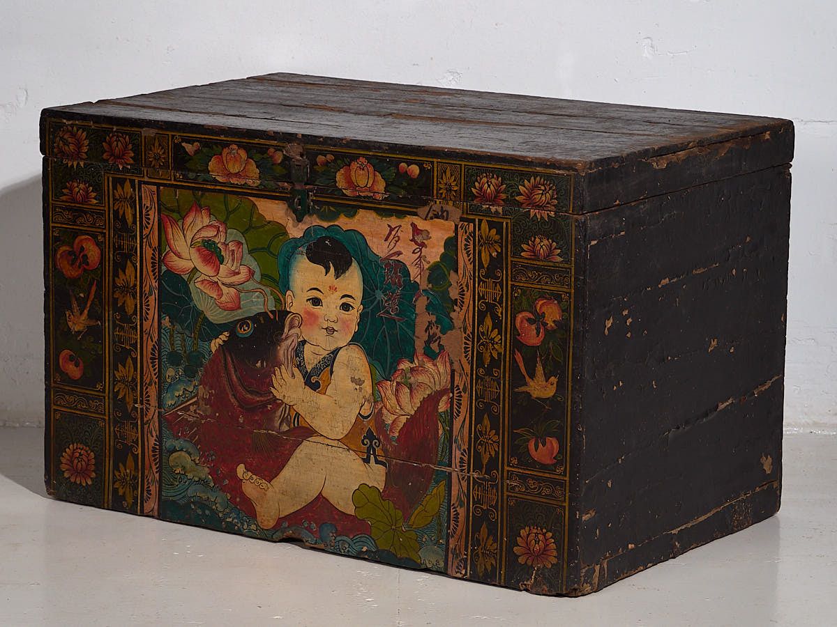photo vintage Dark Antique Oriental Trunk (C.1900) #4