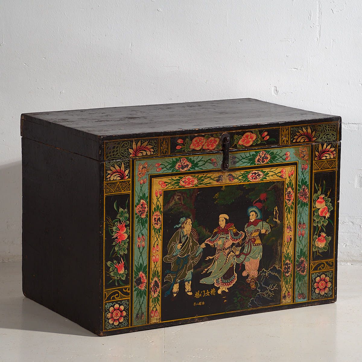 photo buy Antique Oriental Box With Painting Of Warrior Yang Mulan (C.1900) #9