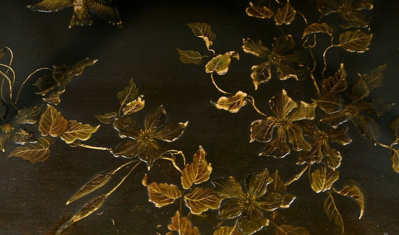 photo vinterior Lacquered Wooden Tea Table With Asian Decorations – Late 19th Century