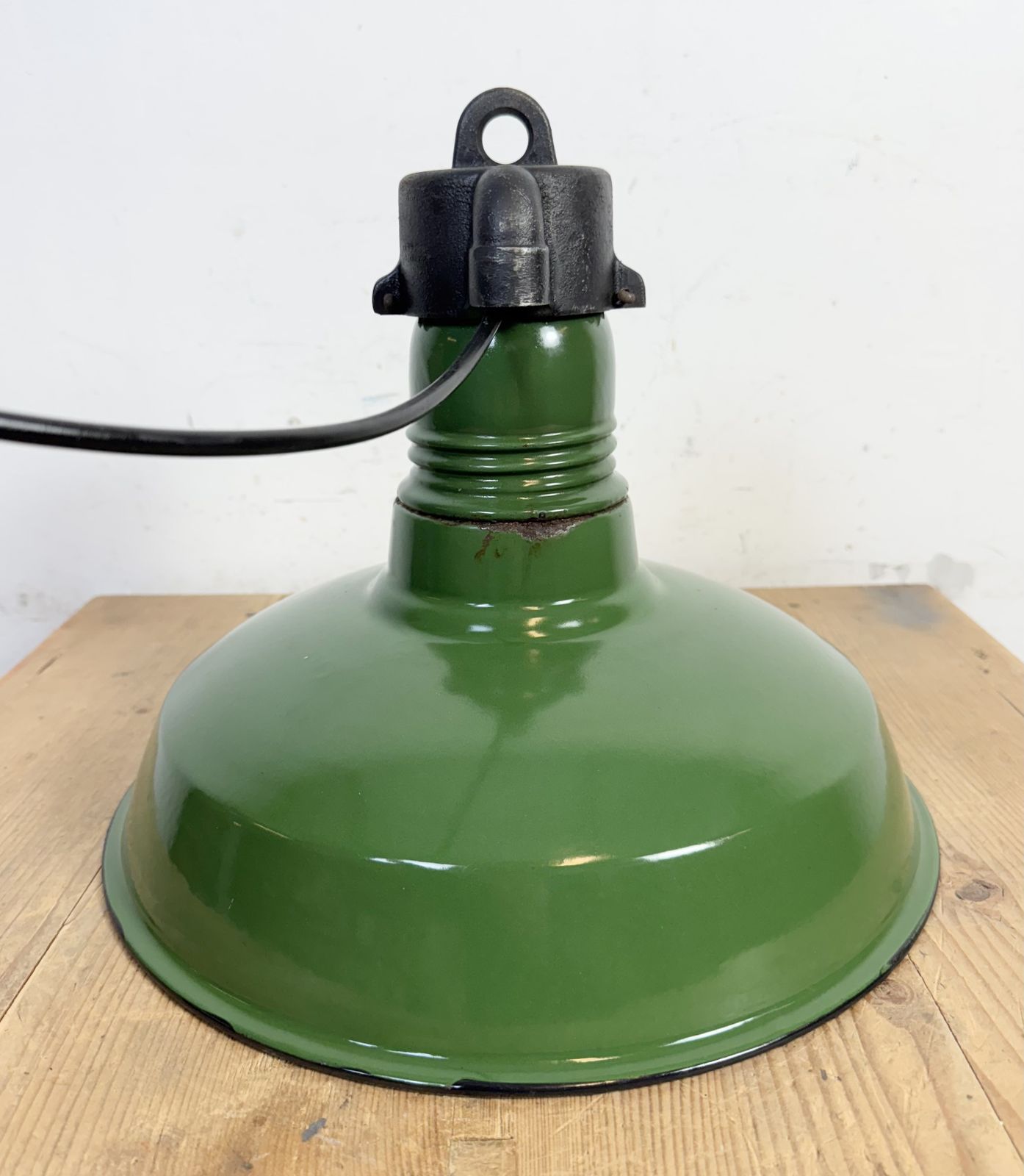 photo vinterior Industrial Green Enamel Factory Pendant Lamp, 1960s