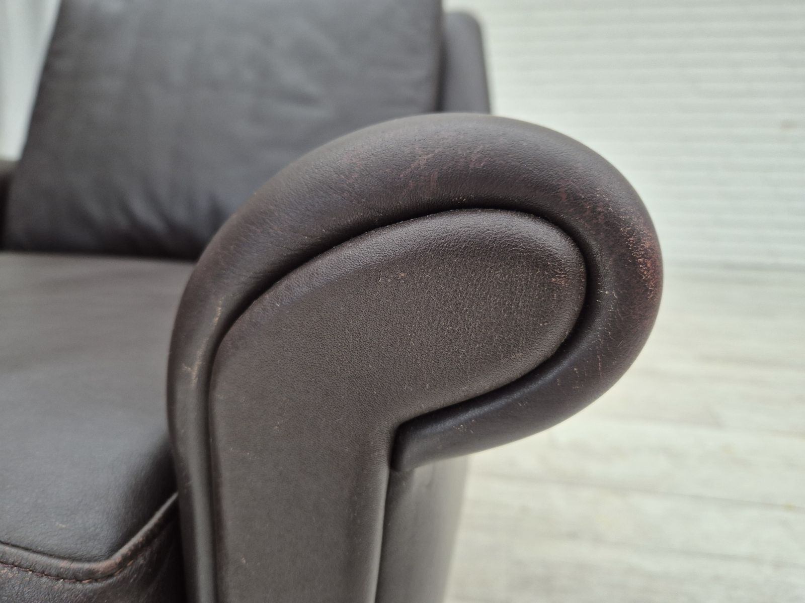 photo vinterior Ca. Jaren 1960, Deens Design Van Aage Christiansen, Model "Diplomat", Fauteuil Met Voetenbank.