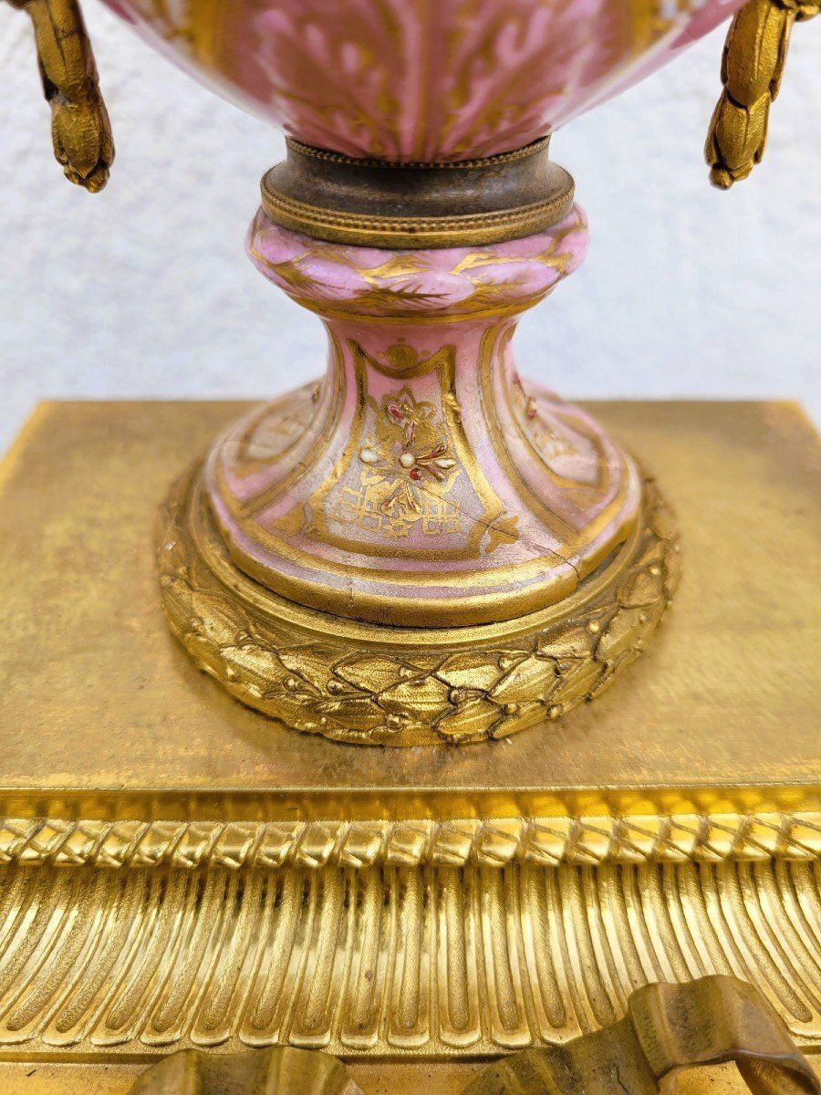 Porcelain And Gilt Bronze Clock, Napoleon III, 19th Century photo 2800.0