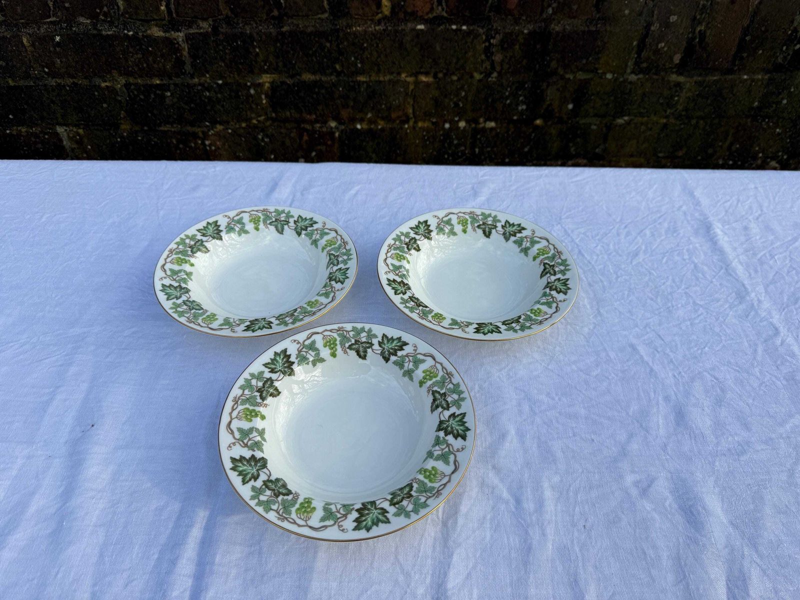 Part Dinner Service By Wedgwood Santa Clara Mid Century   Green Ivy Pattern, 16 Piece Set Incl Dinner Side Plates, Dessert Soup Bowls Jug photo furniture