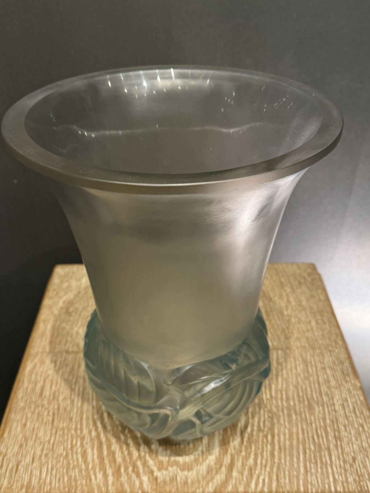A Lilac Vase By R.Lalique, 1930s photo vinterior