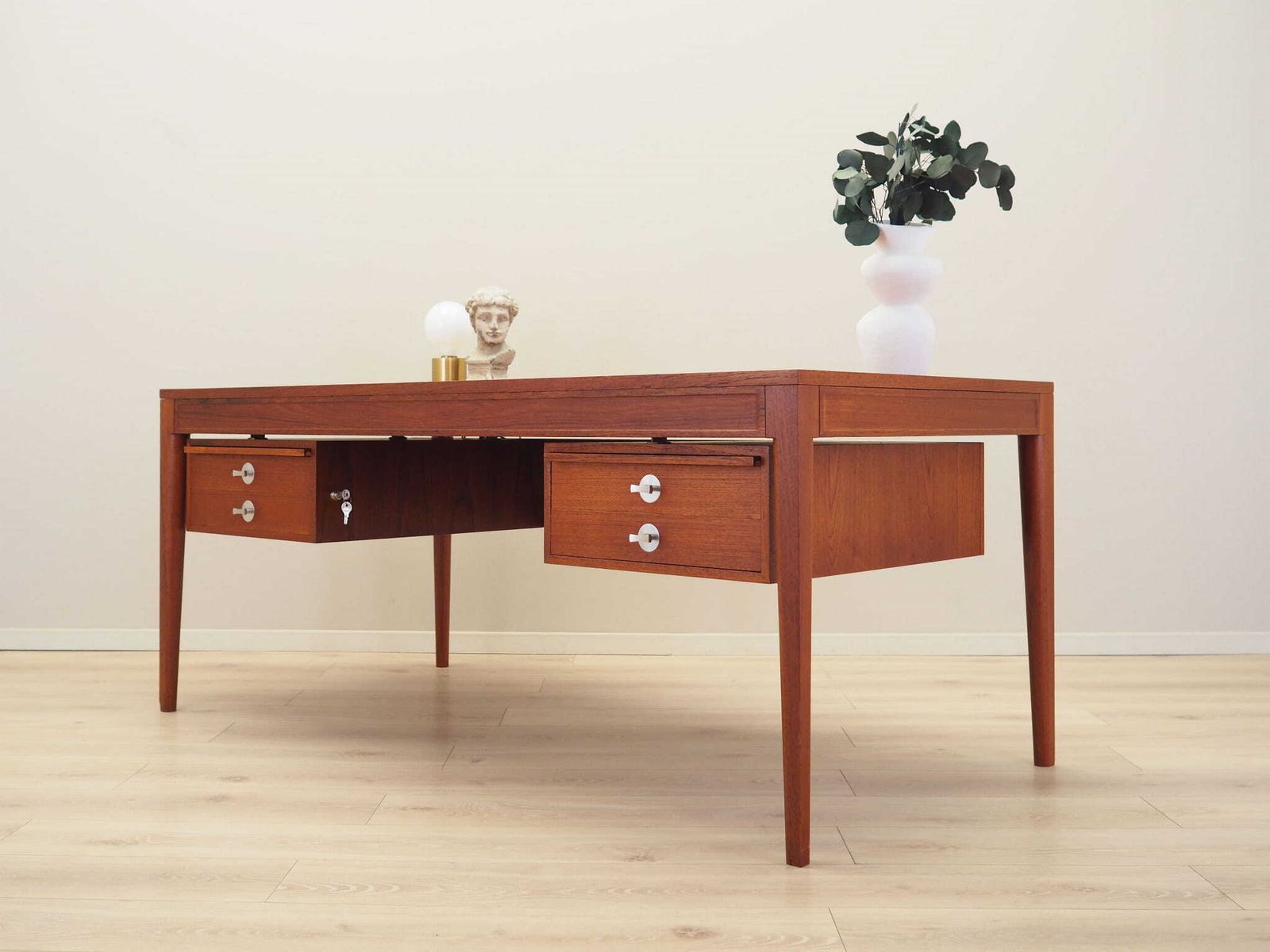 Teak Desk, Danish Design, 1970s, Designer: Finn Juhl, Manufacturer: France & Son photo for sale