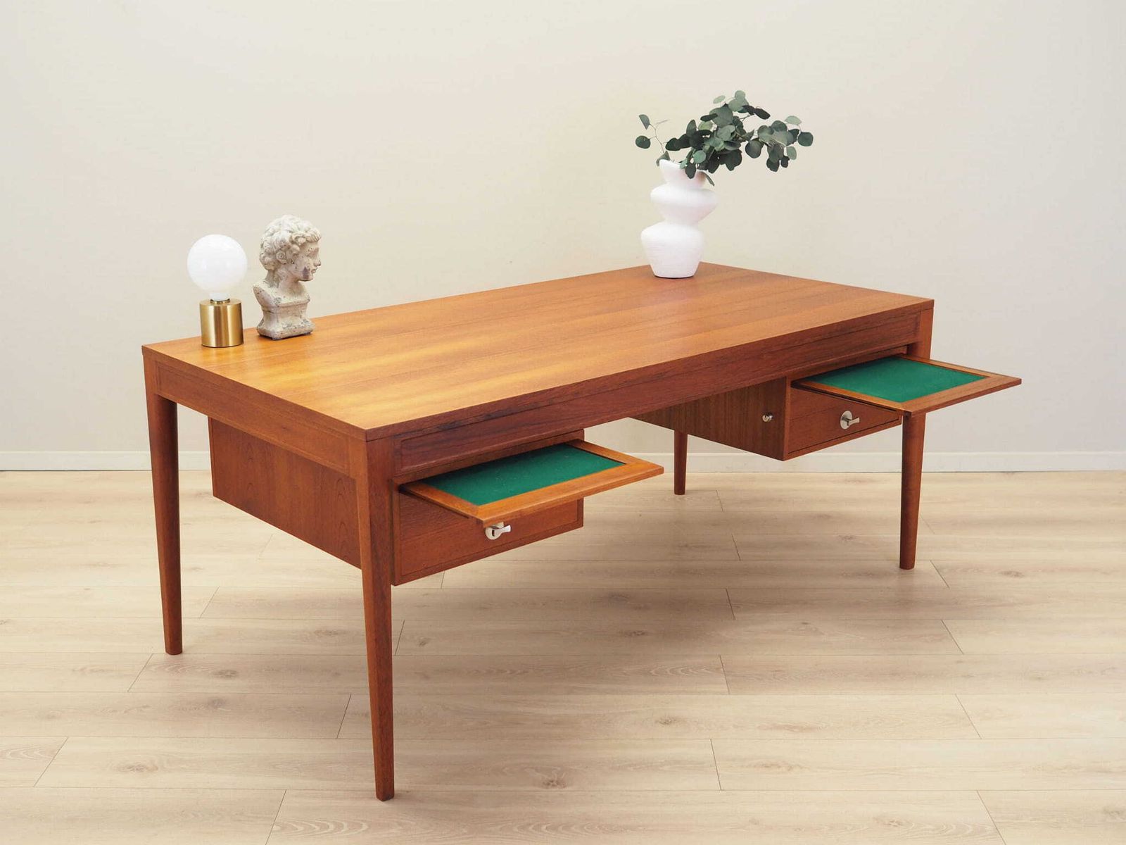 Teak Desk, Danish Design, 1970s, Designer: Finn Juhl, Manufacturer: France & Son photo vinterior