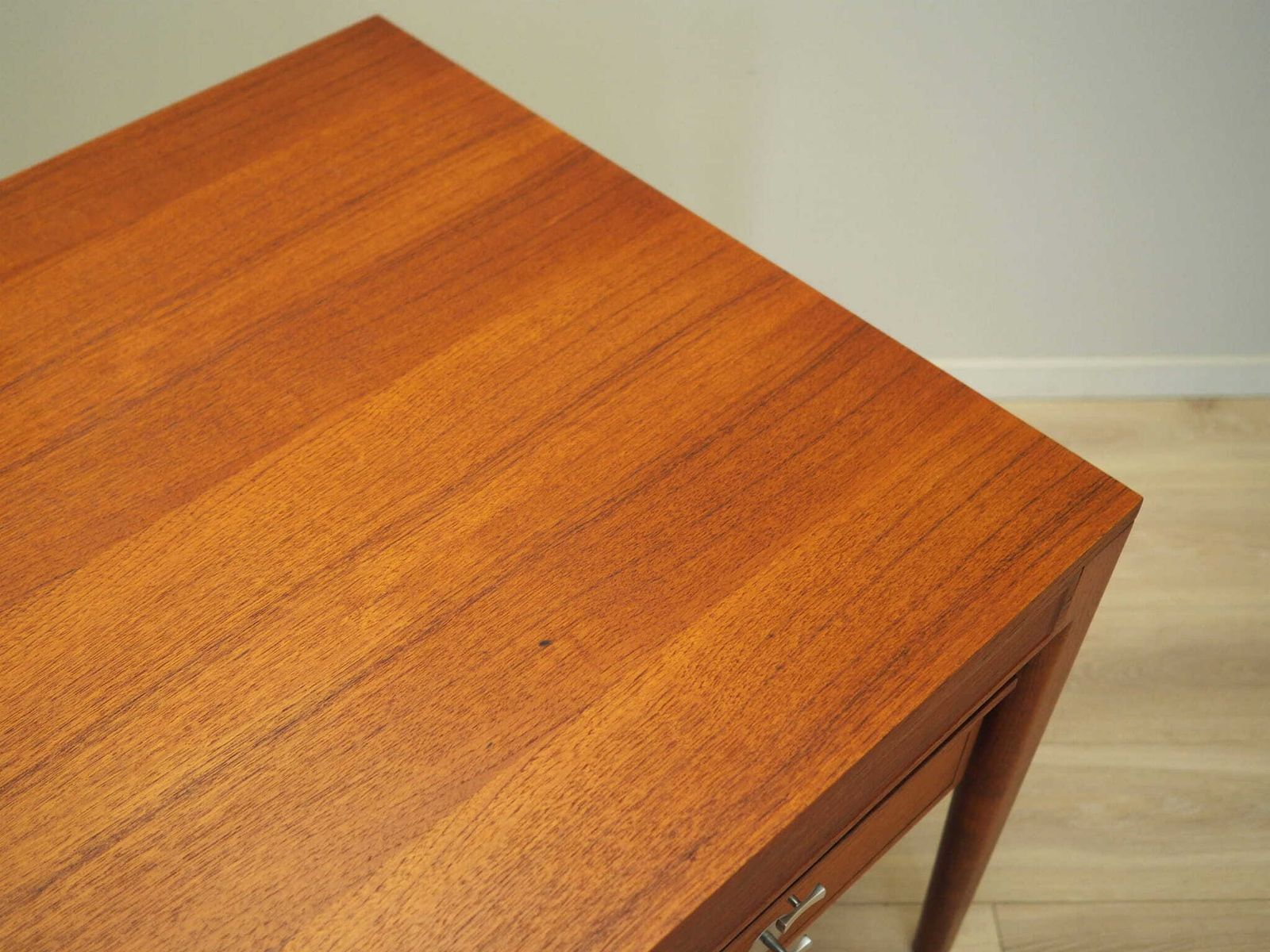 photo furniture Teak Desk, Danish Design, 1970s, Designer: Finn Juhl, Manufacturer: France & Son