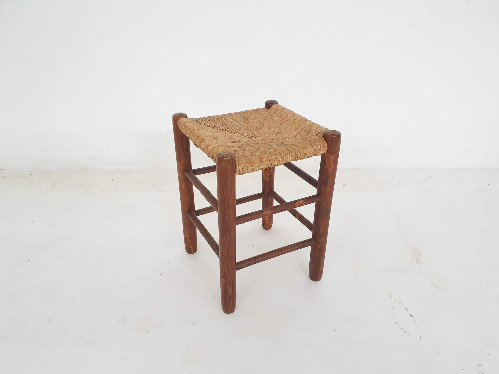 Mid Century Houten Kruk Met Rotan Zitting photo furniture