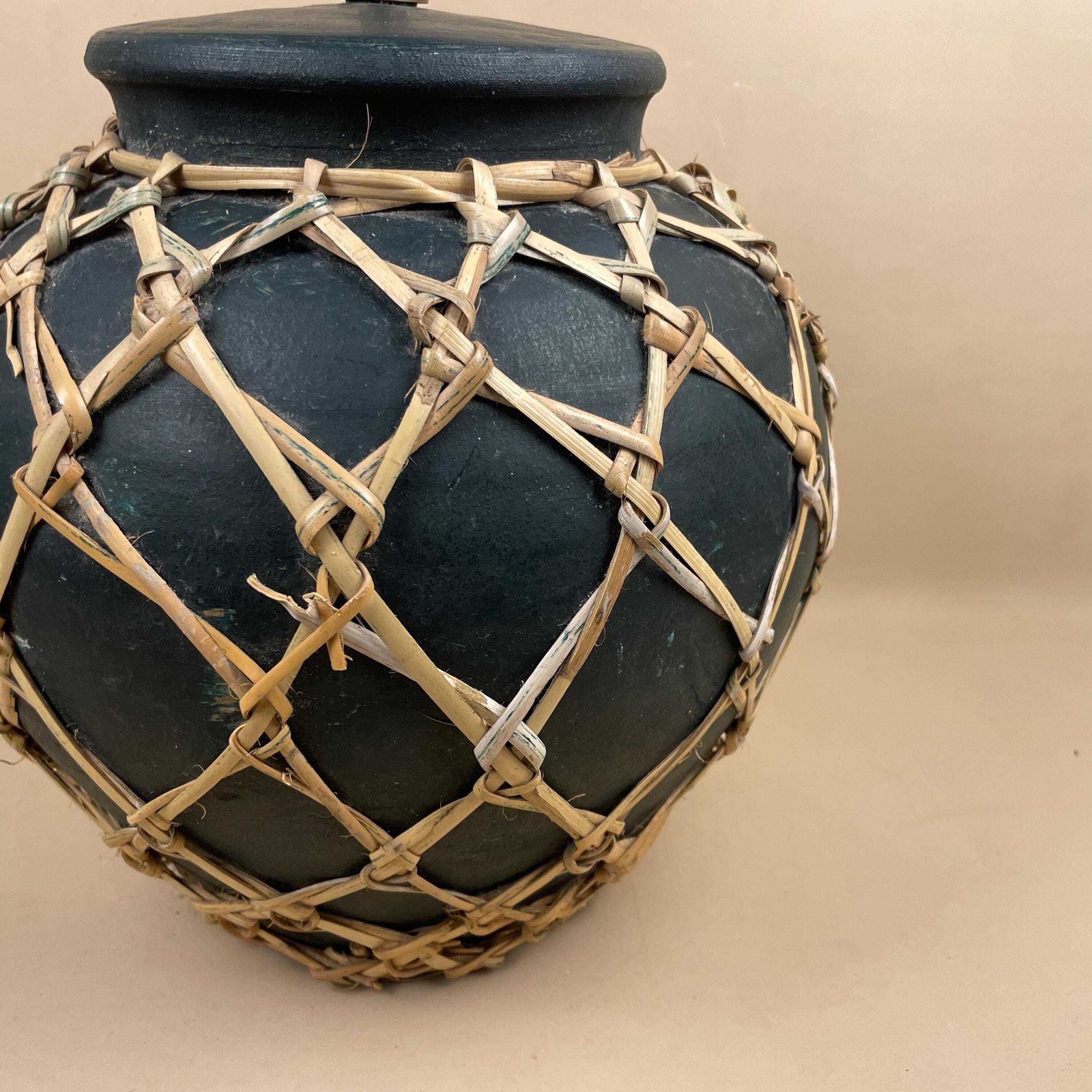 Vintage Ceramic Lamp Light Bedside Table Woven Bamboo Painted Green Oriental Chinese Vase Cottage Antique Brass Top Antique Heavy photo for sale
