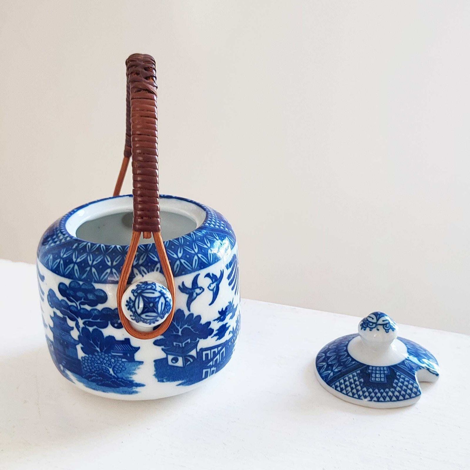 Antique Japanese Porcelain Lidded Sugar Pot W/ Cane Handle & 3 Tea Cups Blue Willow Design Attributed To Nippon, Japan Blue On White Décor photo vinterior