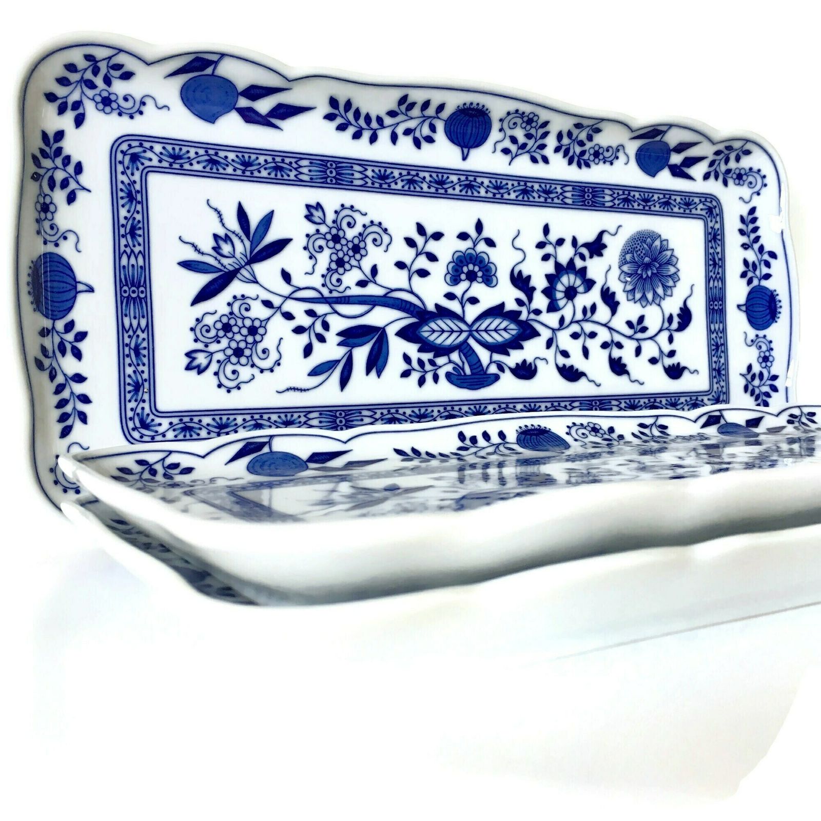 Blauw Uien Cakeplateau | Blauw Wit Porselein | Rechthoekige Sandwichschaal | Hutschenreuther (Rosenthal) photo for sale
