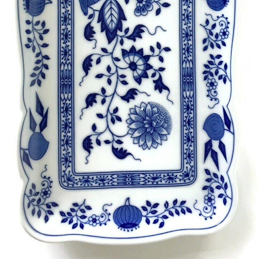 Blauw Uien Cakeplateau | Blauw Wit Porselein | Rechthoekige Sandwichschaal | Hutschenreuther (Rosenthal) photo vintage