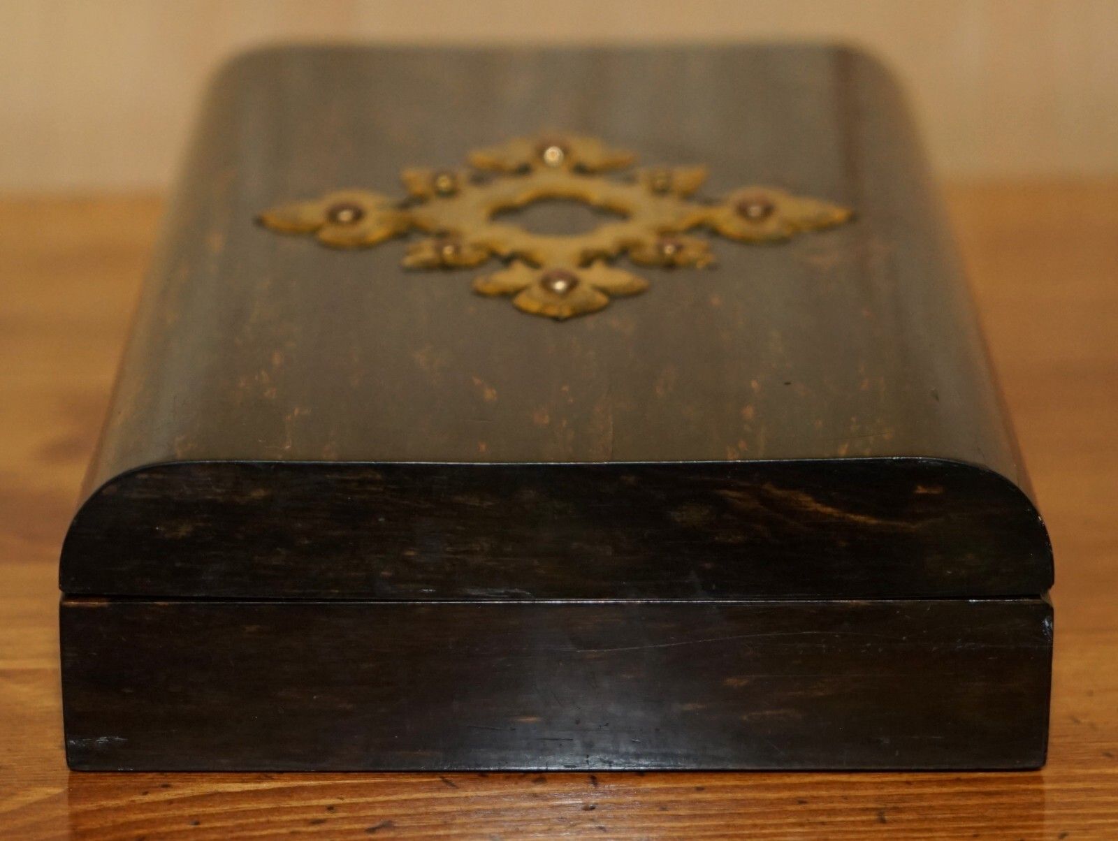 photo furniture Exquisite Edward & Jones Coromandel Wood Cribbage Set De Larue & Co Cards