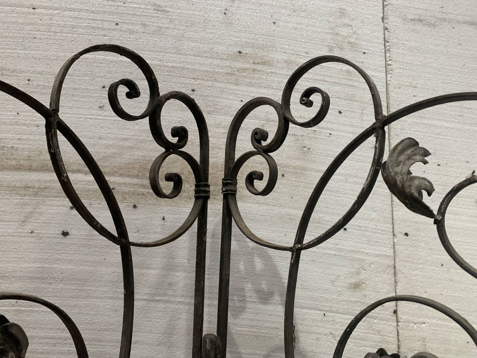 photo for sale 20th Century Wrought Iron Four Leaf Partition