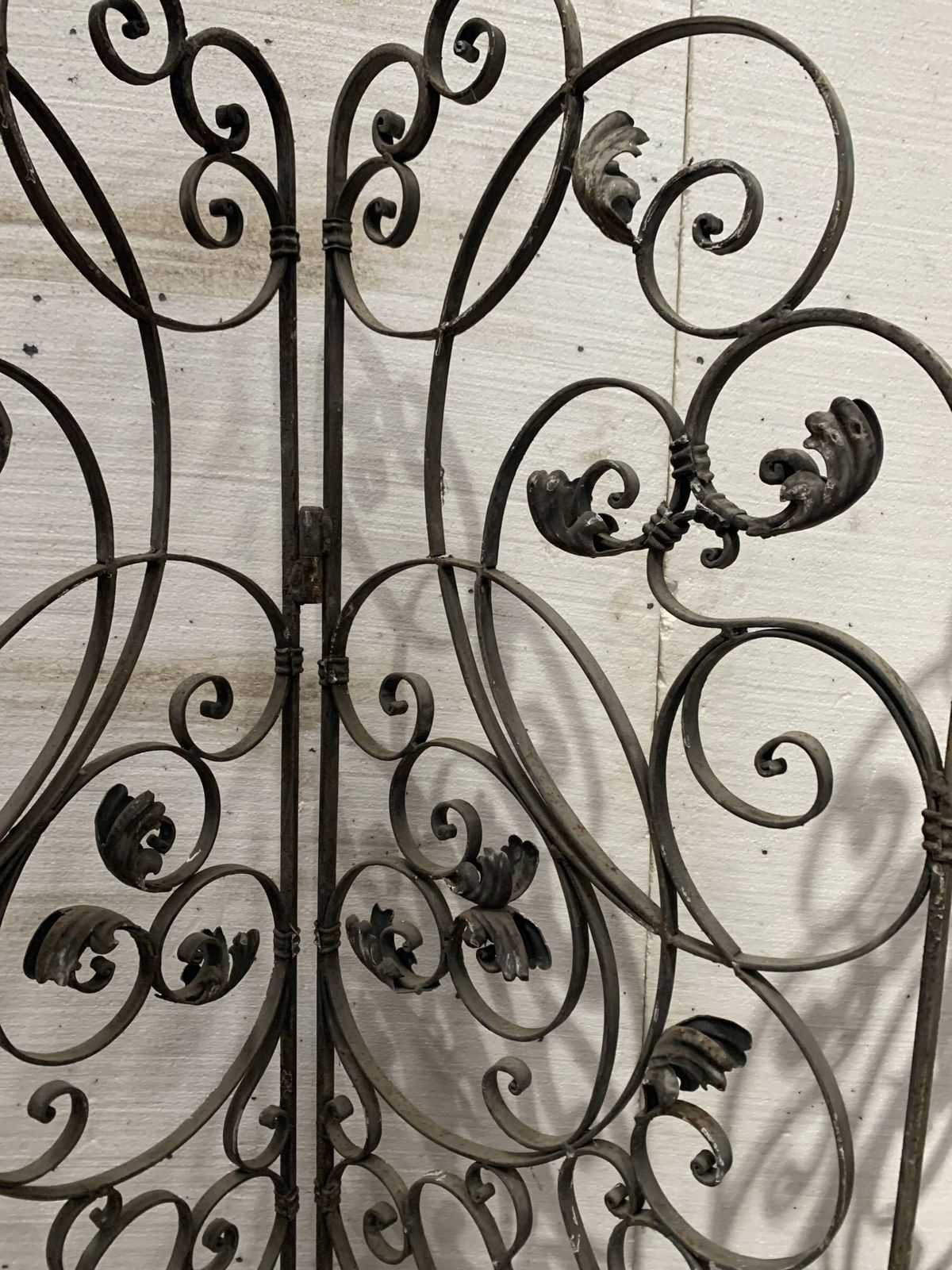Home Fixtures 20th Century Wrought Iron Four Leaf Partition photo